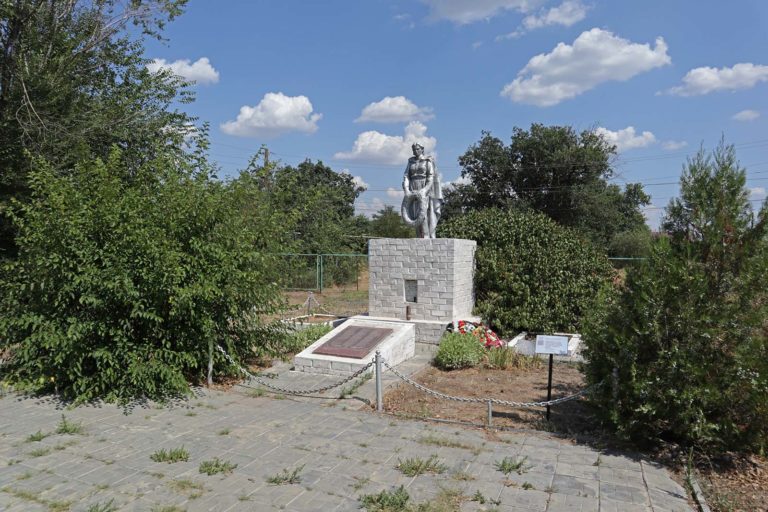 Братская могила в х. Госпитомник, Среднеахтубинский район