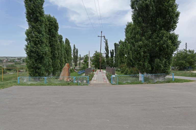 Братская могила в р.п. Ерзовка, Городищенский район