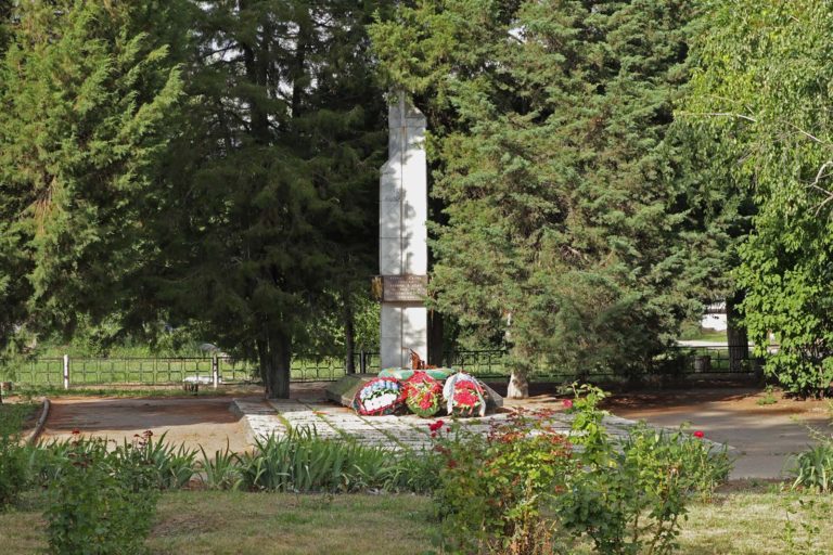 Братская могила в п. Областной сельскохозяйственной опытной станции, Городищенский район