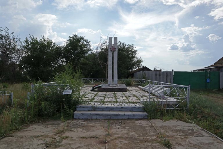 Братская могила в г. Волгоград – с. Песчанка – центр, Советский район