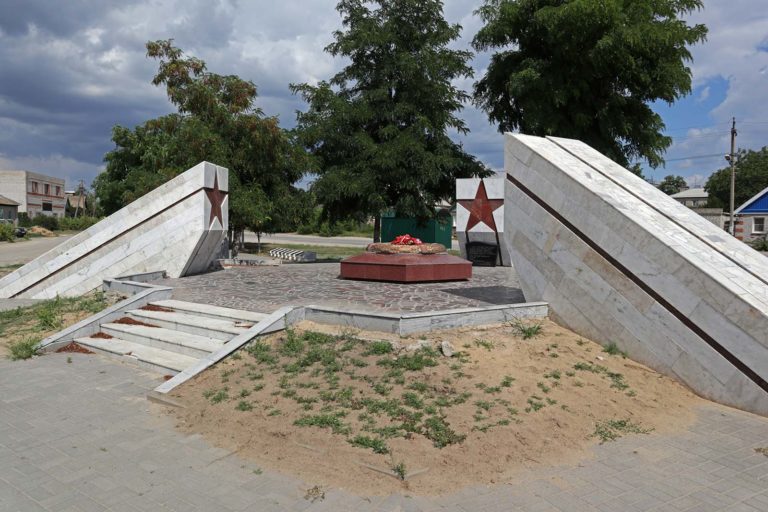Братская могила в р.п. Городище – п. Разгуляевка, Городищенский район