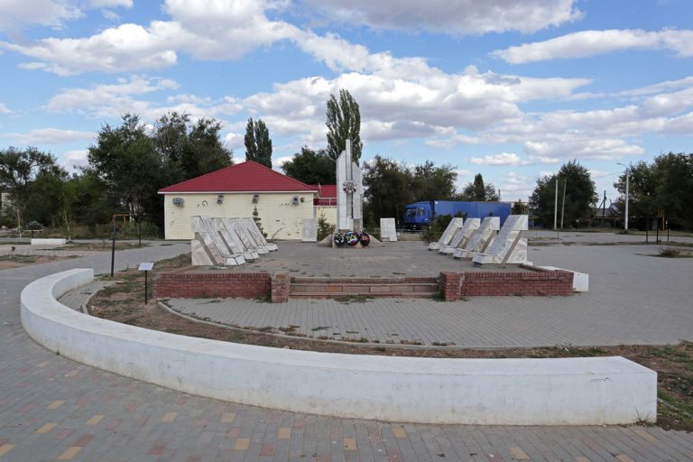 Братская могила в п. Степной, Городищенский район