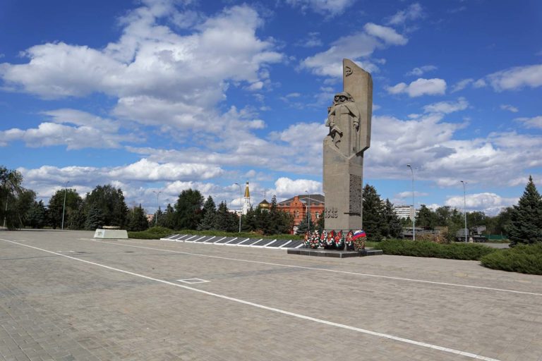 Братская могила в г. Волжский – парк культуры и отдыха