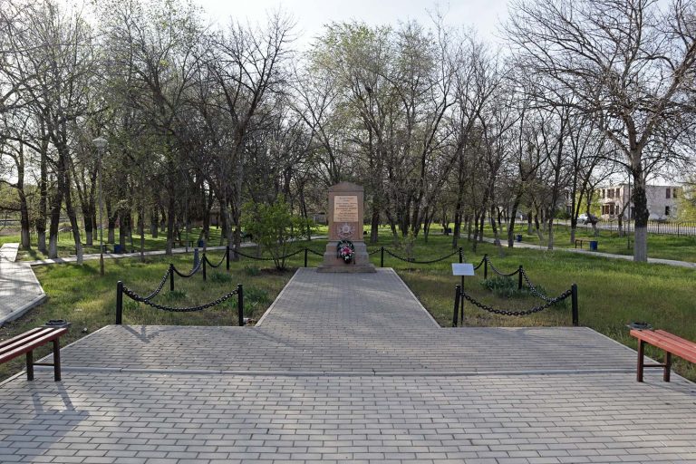 Братская могила в г. Калач-на-Дону – ул. Революционная, Калачёвский р-н