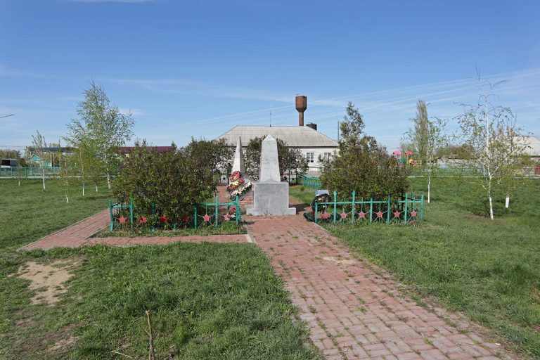 Братская могила в с. Мариновка, Калачёвский р-н