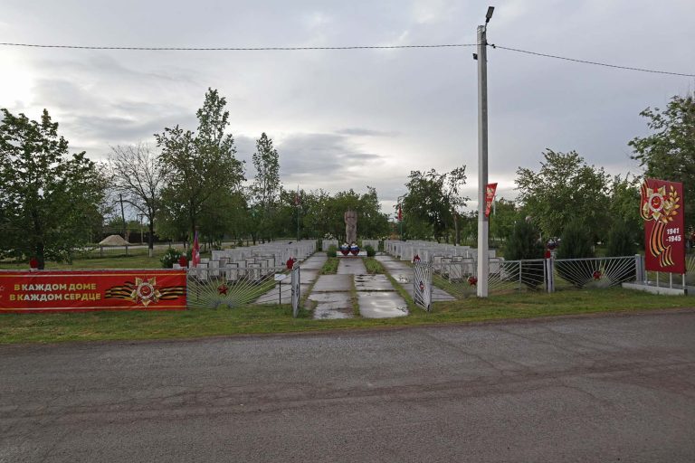 Братская могила в п. Самофаловка, Городищенский р-н
